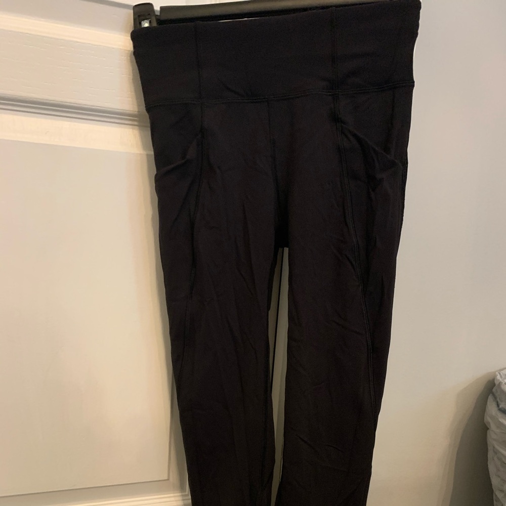 Black lululemon crop leggings